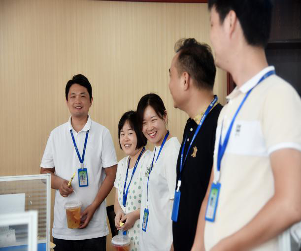 开云手机平台工会开展“夏季送清凉”活动